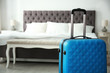 © New Africa - Travelling bag in hotel room