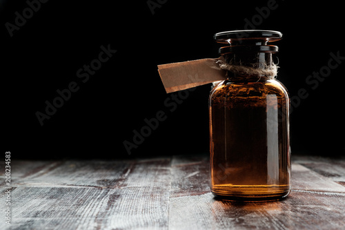 Fotografía apothecary bottle with potion or tincture