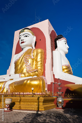 Fotografija  Seated Buddhas at Kyaik Pun Pagoda, Myanmar