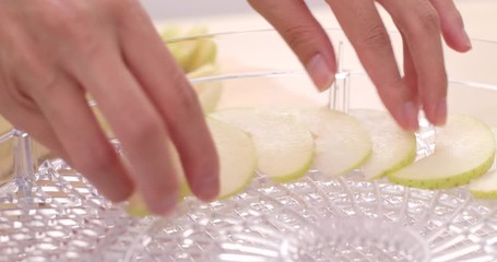 Sticker - Put apple pieces into plastic tray for dry