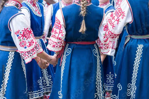 Fotografia Traditional bulgarian dancers