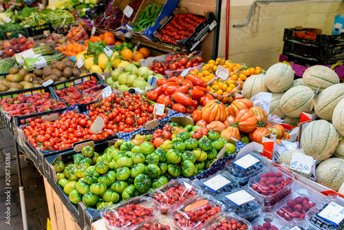Fotografía Food market in the center of Bologna, Italy