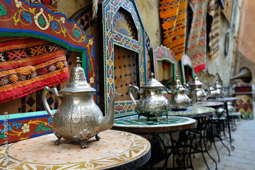 Cuadros en Lienzo Decorative elements on the souk (market) in the old town, Medina in Morocco