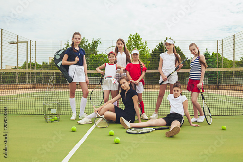 テニス アドビストックのデザイン かべいろ Com おしゃれ壁紙リフォーム貼り替え インクジェット壁紙のかべいろ Com