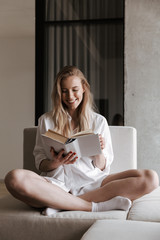 Canvas Print - Smiling young woman dressed in white shirt