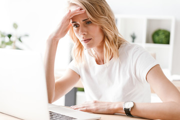 Wall Mural - Concetrated businesswoman working on laptop computer