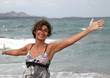 © Gianfranco Bella - Donna gioiosa al mare