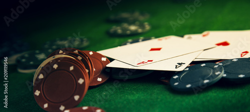 Fotomural Poker chips on a poker table at the casino