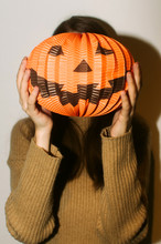 Hold Halloween Pumpkin