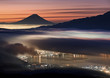 © imagewerks - 諏訪湖と朝焼けの雲海と富士山