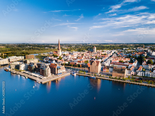 Cuadros en Lienzo Stadthafen Rostock mit Speichern