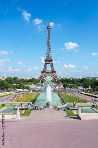 Plakat Wieża Eiffla i Fontanny Trocadero, Paryż, Francja