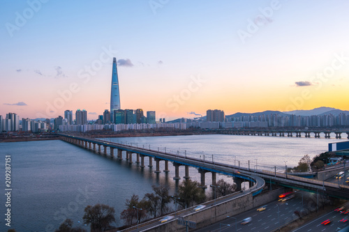 Zdjęcie XXL Ładne niebo z widokiem na panoramę miasta Seulu w Korei Południowej