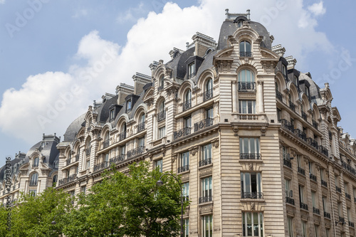 Plakat Fasada stary budynek mieszkalny Paris france