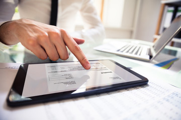 Aufkleber - Businessperson Analyzing Invoice On Digital Tablet