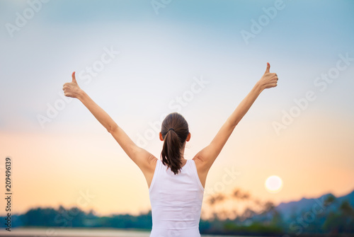 Fotografía Young woman feeling happy and positive. Motivational concept.