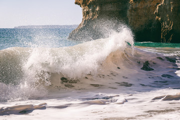 Canvas Print - beautiful sea view with secret sandy beach among rocks and cliffs in Algarve, Portugal