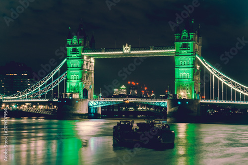 Plakat Tower Bridge w nocy (Londyn)