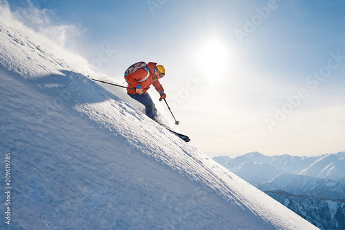 Cuadros en Lienzo skier rides freeride on powder snow down slope against the backdrop of the mount