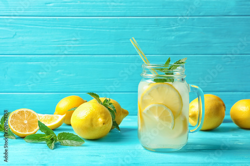 Cuadros en Lienzo Natural lemonade in mason jar on wooden table