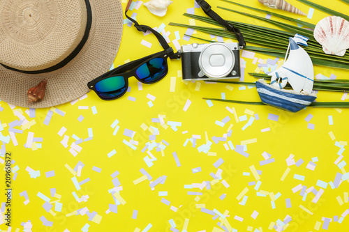 Fotografía Table top view aerial image of items to travel summer holiday background concept