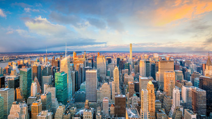 Fototapete - Aerial view of Manhattan skyline at sunset, New York City