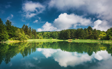 Wall Mural - panoramic view on mountain lake