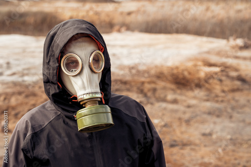 Fotografía Scientist or biologist wearing protective uniforms working together on water analysis