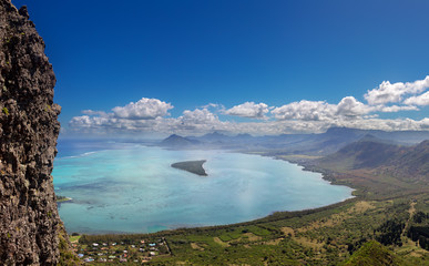 Canvas Print - Blick vom Le Morne Brabant auf die Küste bei La Gaulette im Süden von Mauritius, Afrika.