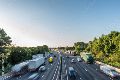 Fotomural Sunset view heavy traffic moving at speed on UK motorway in England