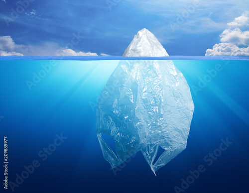 Fotografía plastic bag environment pollution with iceberg
