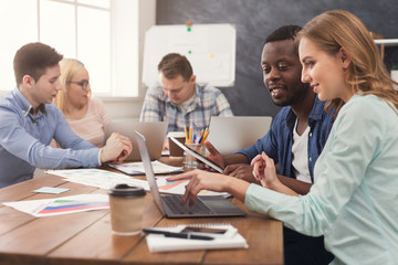 Aufkleber - Business partners work at modern office