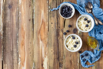 Canvas Print - Cottage cheese with blueberries and sour cream