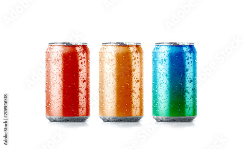Fotomural Blank colors aluminium soda can mockup with drops, 3d rendering