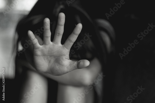Fotografía Women lift the palm,Stop sexual abuse , anti-trafficking and stopping violence a