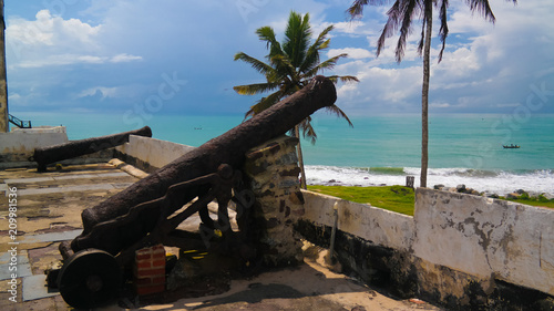 Fotografía Cannons at the roof of Elmina castle and fortress, Ghana