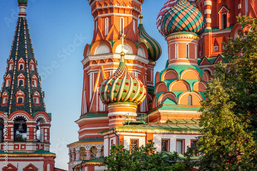 Plakat Kopuły sławna głowa St basilu katedra na placu czerwonym, Moskwa, Rosja