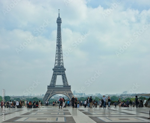 Zdjęcie XXL 23 maja 2018 r. Paryż, Francja. Symbol Framce Wieża Eiffla