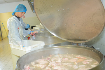 Operative cooking chicken in industrial vat