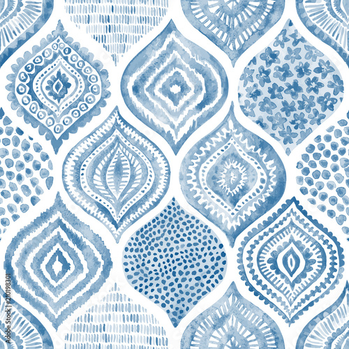 Dekoracja na wymiar  akwarela-wzor-vintage-ornament-niebieski-i-bialy-recznie-rysowany-nadruk-na-tkaninie