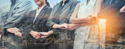 Fotomural Double exposure business people holding hands.