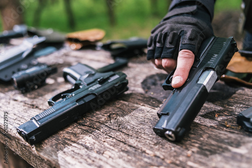 Cuadros en Lienzo sports shooting instructor check your weapons close-up