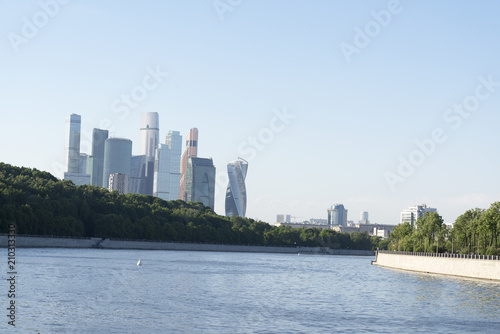 Plakat Widok centrum międzynarodowego Moskwy, z rzeki Moskwy.