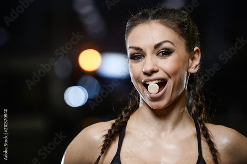 Fotografie, Obraz brunette sexy athletic young girl working out in gym
