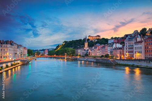 Foto Lyon. Cityscape image of Lyon, France during sunset.