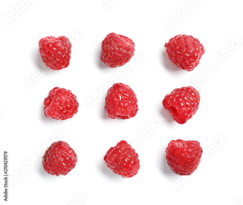 Fotografía Delicious ripe raspberries on white background, top view