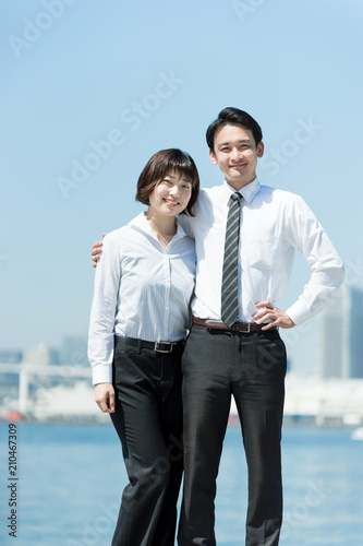 肩を組む男性と女性 ビジネスイメージ Stock Photo Adobe Stock 肩を組む男性と女性 ビジネスイメージ Stock Photo Adobe Stock