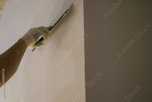 Worker Applying Putty On The Wall With Putty Knife Kaufen