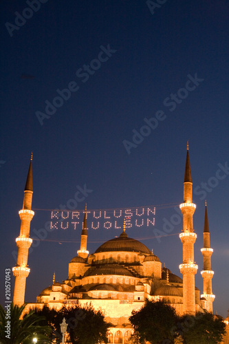 Plakat Sultanahmed Meczetowy Błękitny meczet w Ramadan ramazan w Istanbul Turcja