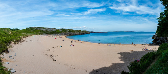 Beautiful sandy beach surrounded by limestone cliffs (Barafundle Bay, South Wales, UK)